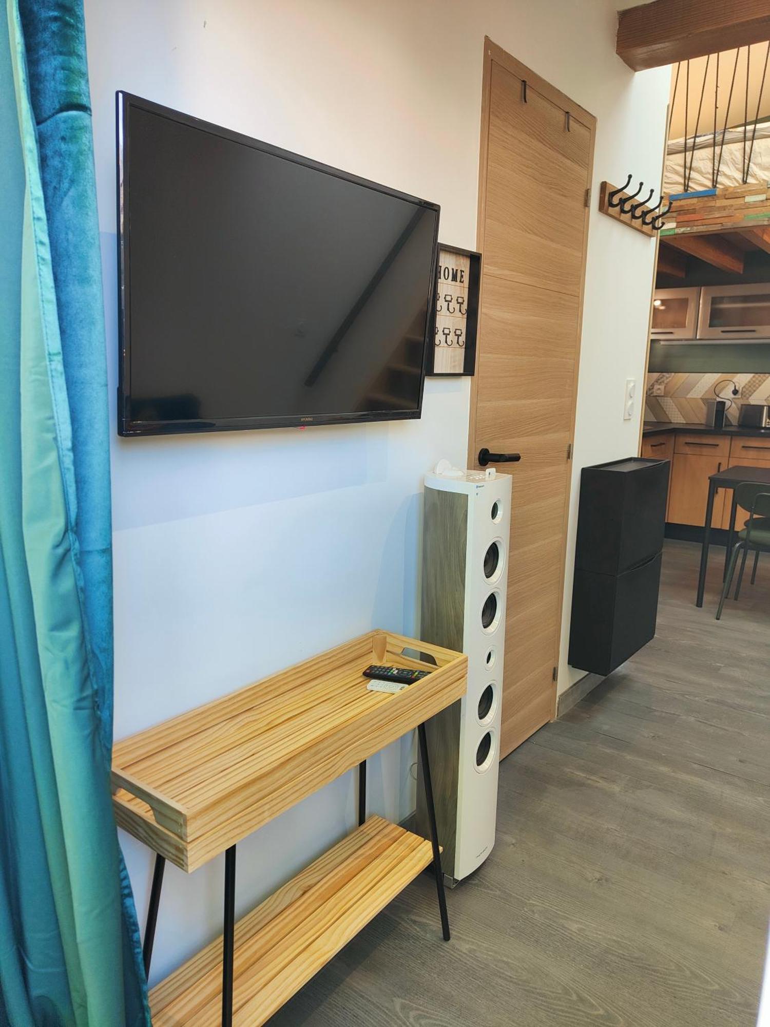 فيلا Tiny House Avec Jardin Et Acces Piscine Chauffee سان ميدارد-أون-جال المظهر الخارجي الصورة