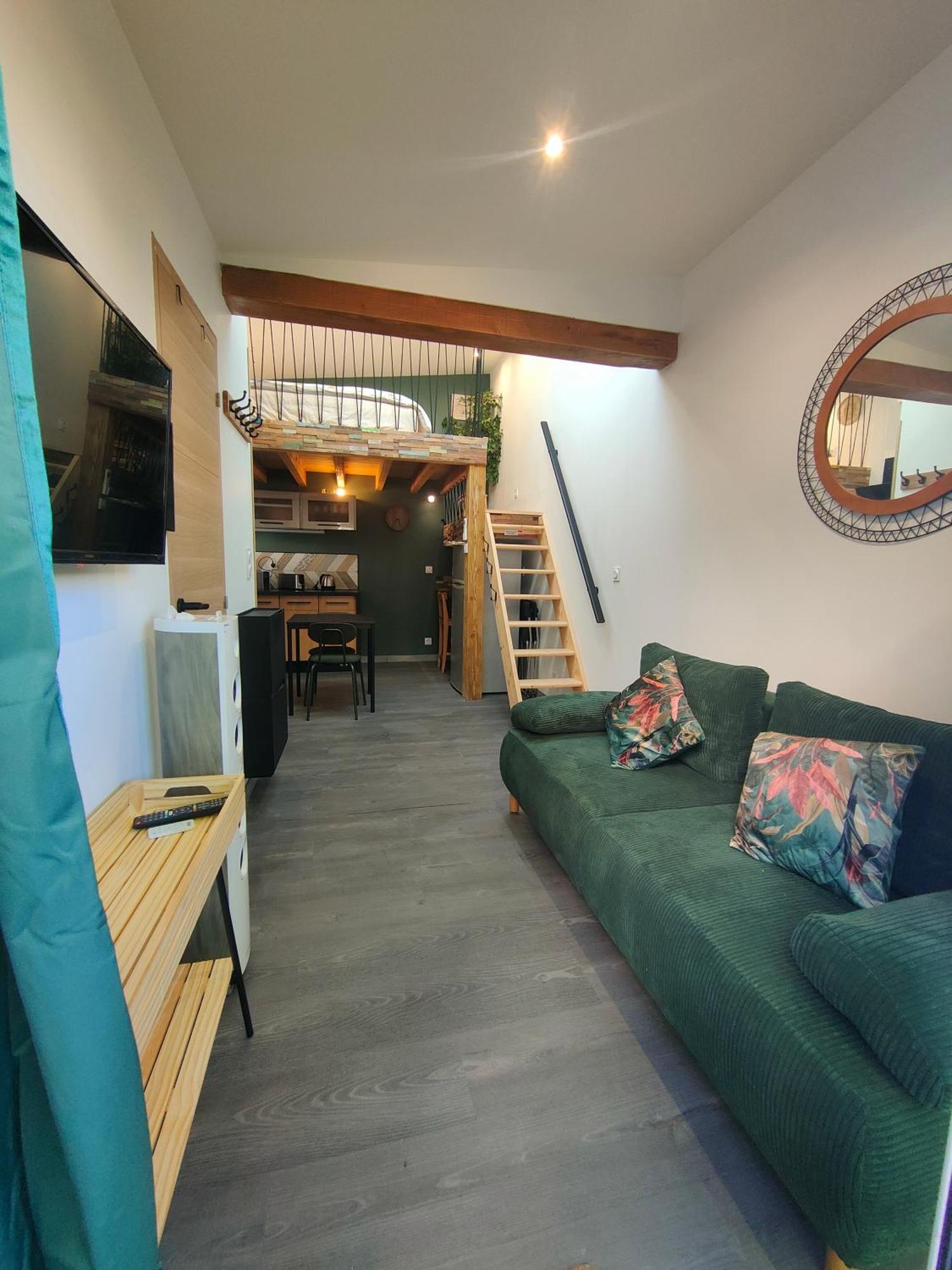 فيلا Tiny House Avec Jardin Et Acces Piscine Chauffee سان ميدارد-أون-جال المظهر الخارجي الصورة