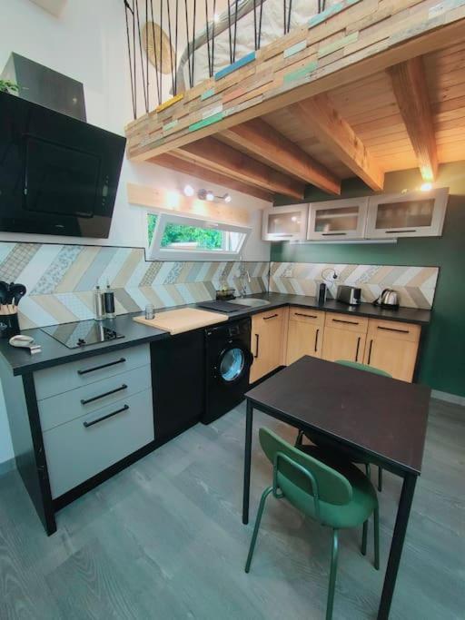 فيلا Tiny House Avec Jardin Et Acces Piscine Chauffee سان ميدارد-أون-جال المظهر الخارجي الصورة